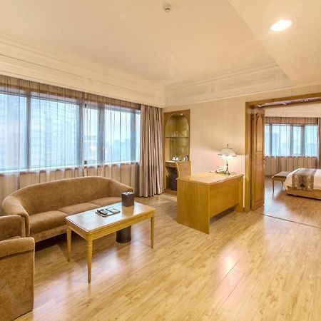 Hotel Silverland Dongguan  Bagian luar foto