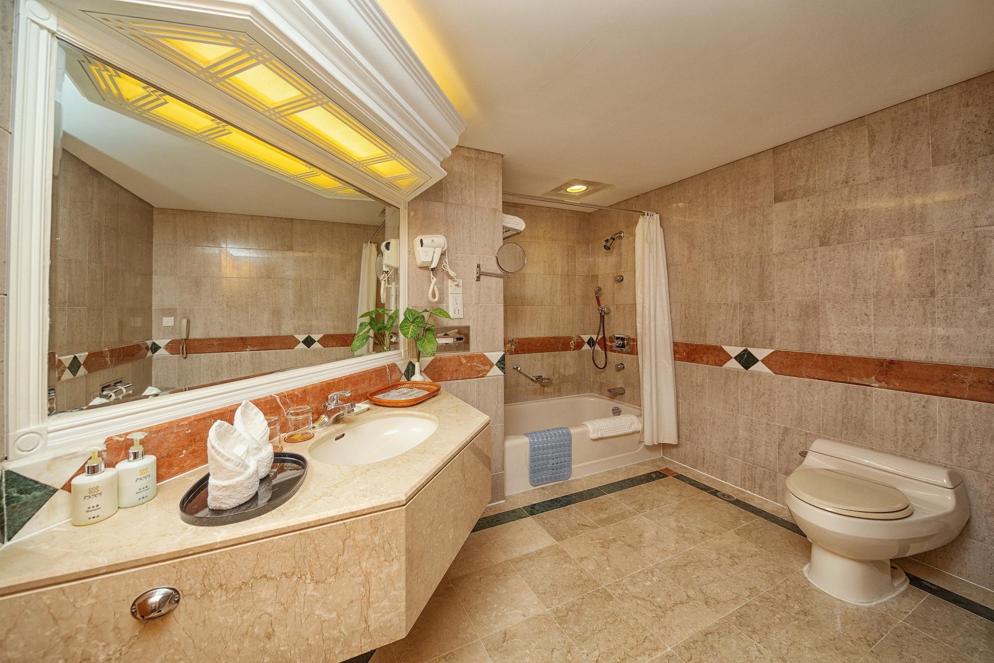 Hotel Silverland Dongguan  Bagian luar foto