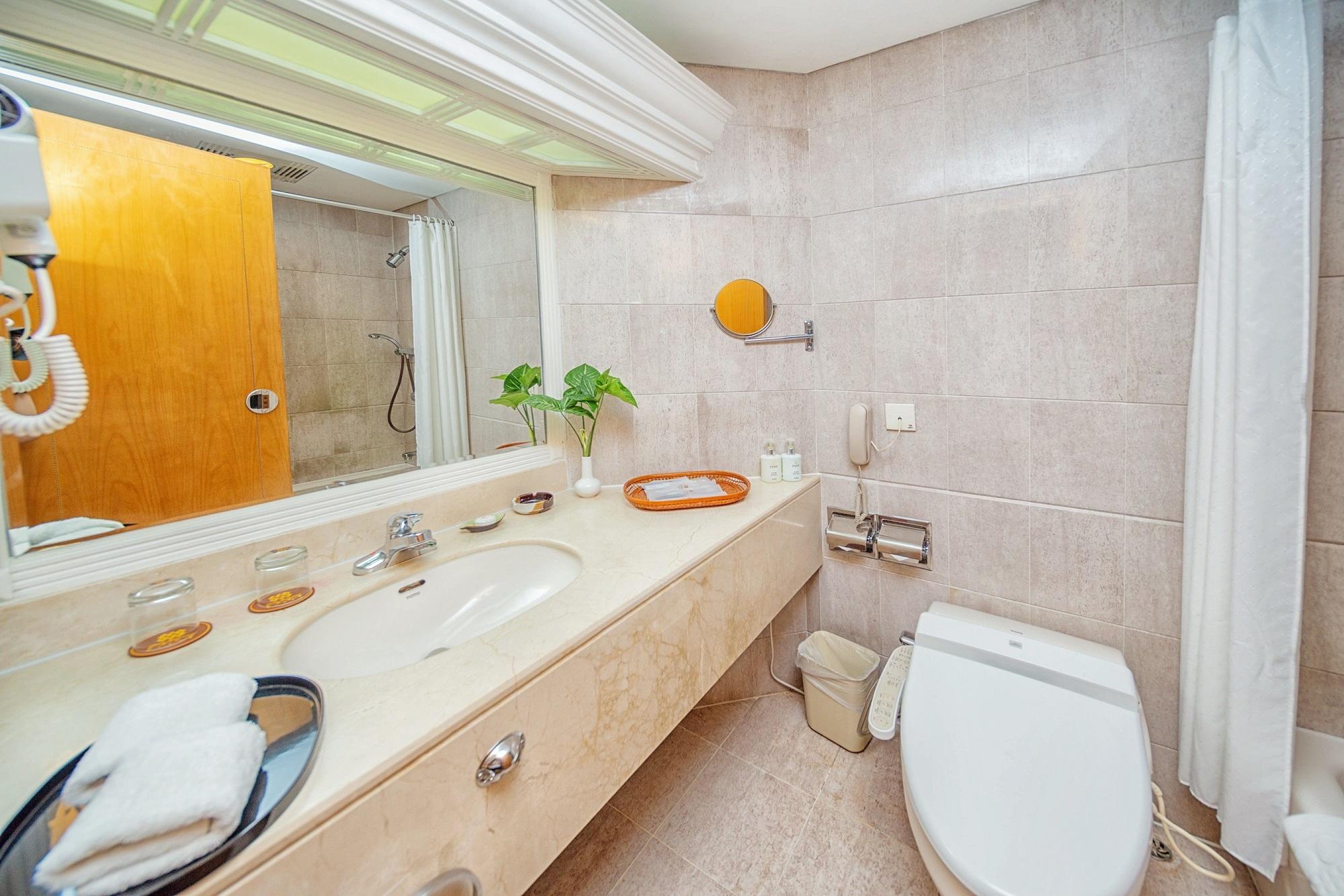 Hotel Silverland Dongguan  Bagian luar foto