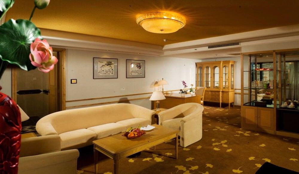 Hotel Silverland Dongguan  Bagian luar foto