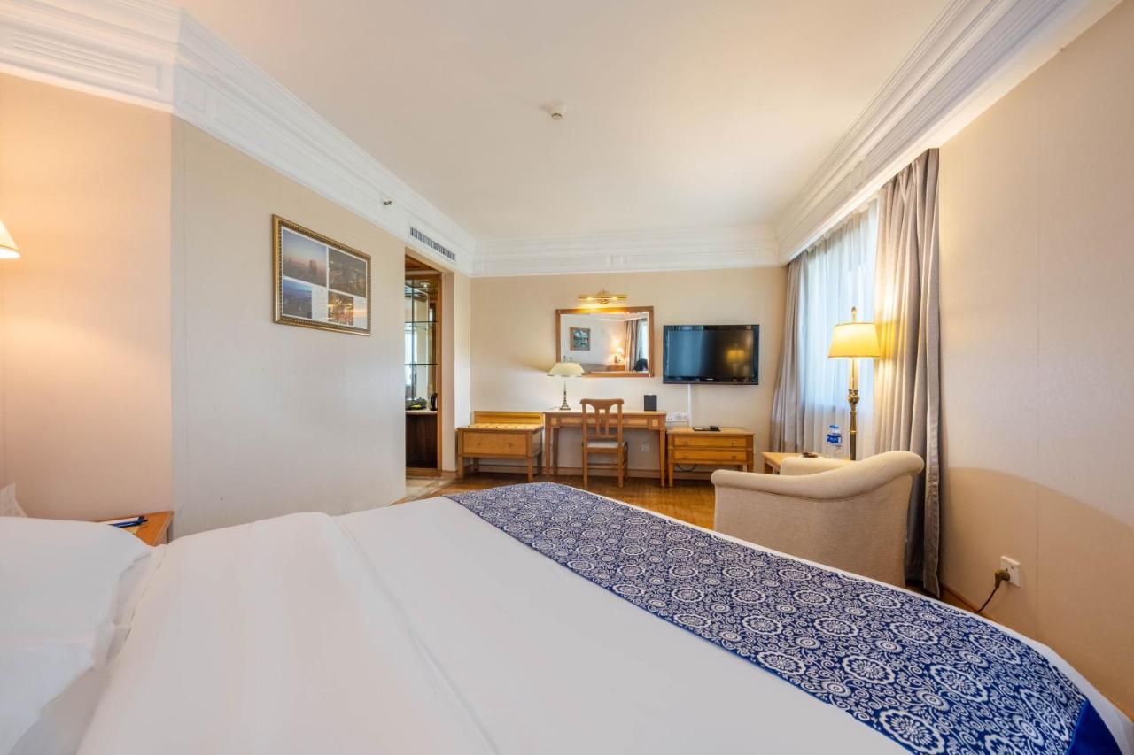 Hotel Silverland Dongguan  Bagian luar foto