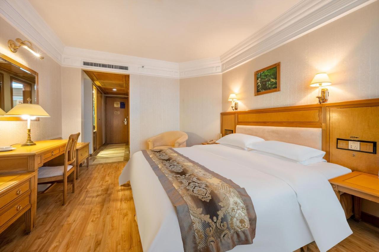 Hotel Silverland Dongguan  Bagian luar foto