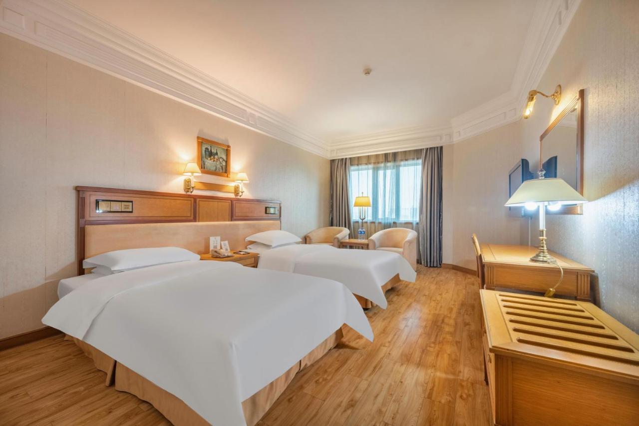 Hotel Silverland Dongguan  Bagian luar foto