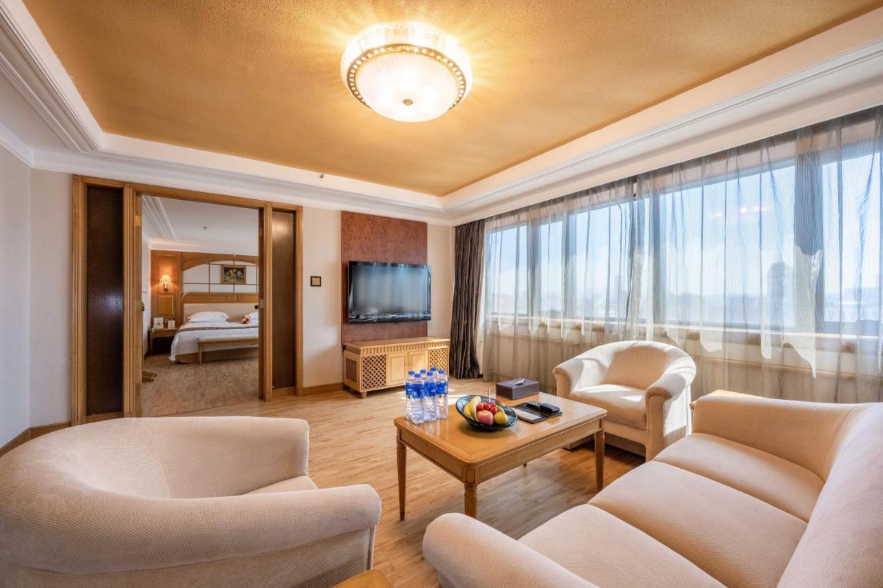 Hotel Silverland Dongguan  Bagian luar foto