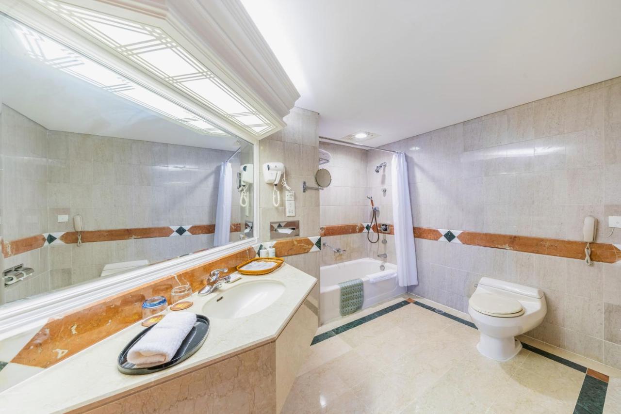 Hotel Silverland Dongguan  Bagian luar foto