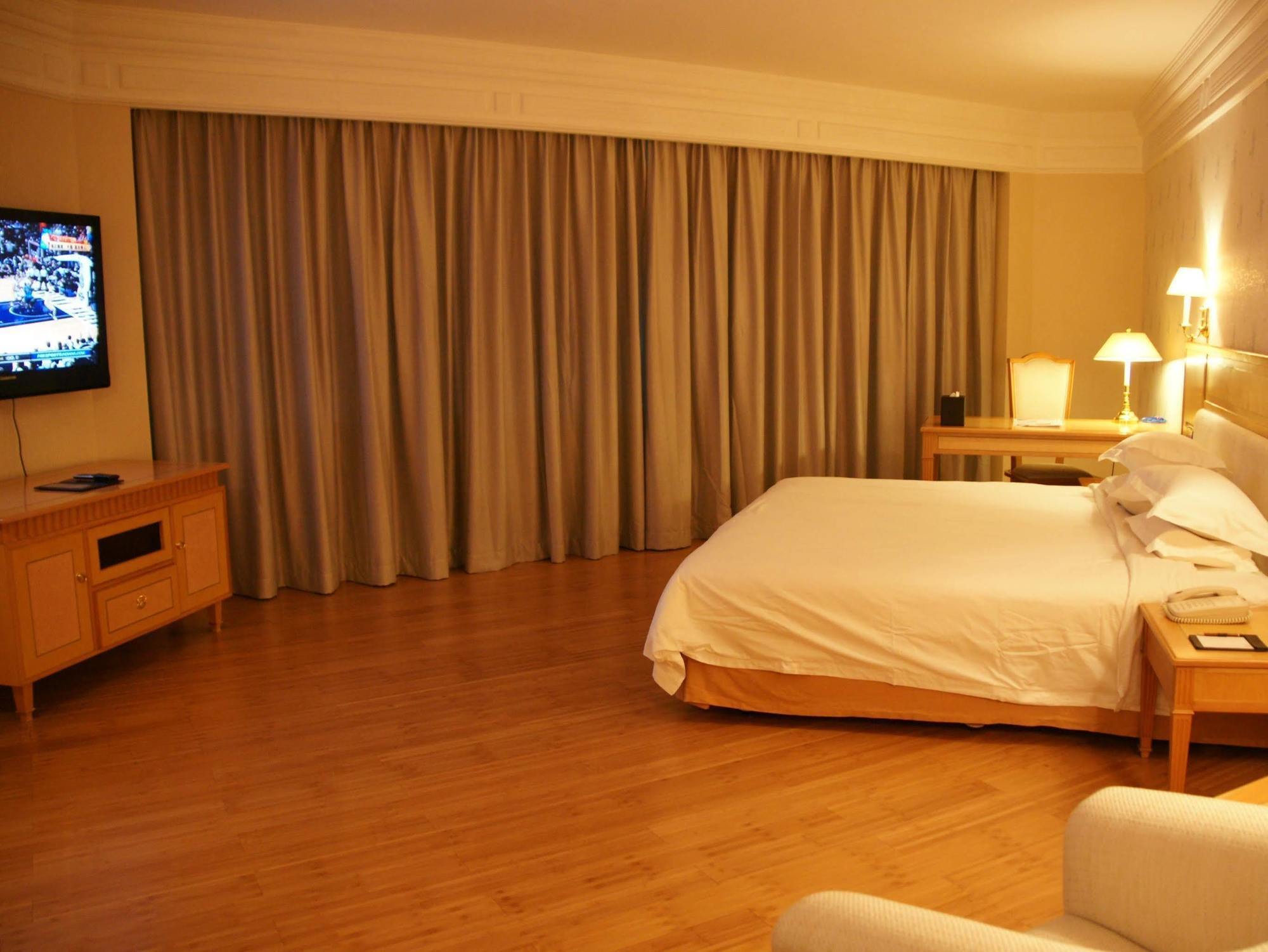 Hotel Silverland Dongguan  Bagian luar foto